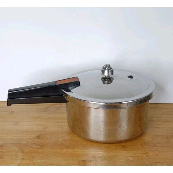 Vintage Presto Pressure Cooker Canner #804 with Jiggler - Picture 2 of 16
